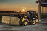 Компактний міні-колісний навантажувач 403 AGRI – новинка, представлена JCB