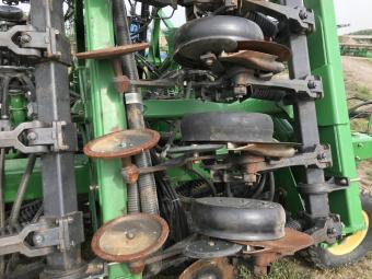 Посівний комплекс пневматичний з добривами John Deere 1890 + Бункер 1910, 2011 р.в foto 8