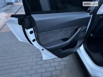 Tesla Model Y 2021 foto 17