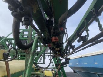 Обприскувач причіпний John Deere 624 foto 13