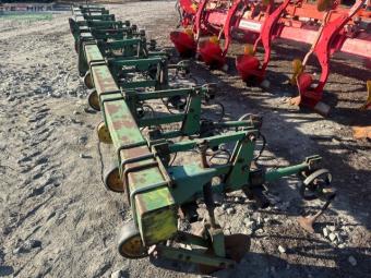 Просапний культиватор John Deere RM