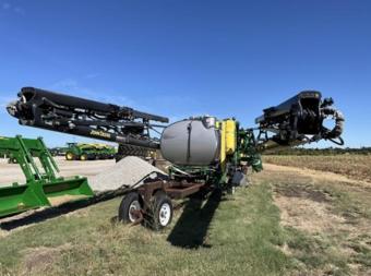 Обприскувач-розкидач John Deere R4038 2014 р.в.(комплект бочка+штанга ) foto 17