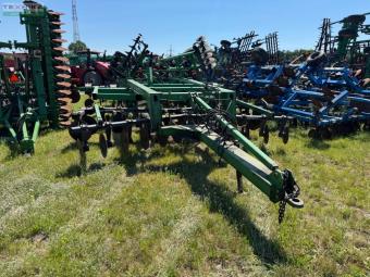 Дисковий глибокорозпушувач John Deere 2700  на 7 стійок