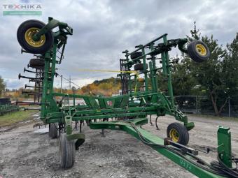 Культиватор John Deere 2210 10,7 м