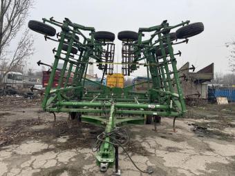 Культиватор John Deere 2210 13,5 м